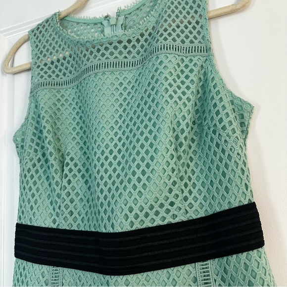New York &Company Green Lace Overlay Sheath Dress Women’s Size 6 Black Waistband - Picture 4 of 15